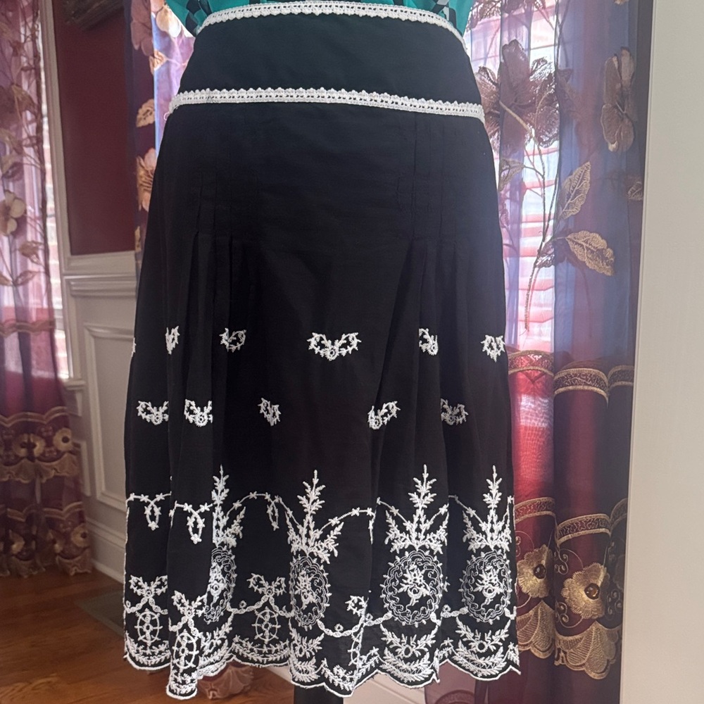 Elegant Black and White Cotton Embroidered Skirt